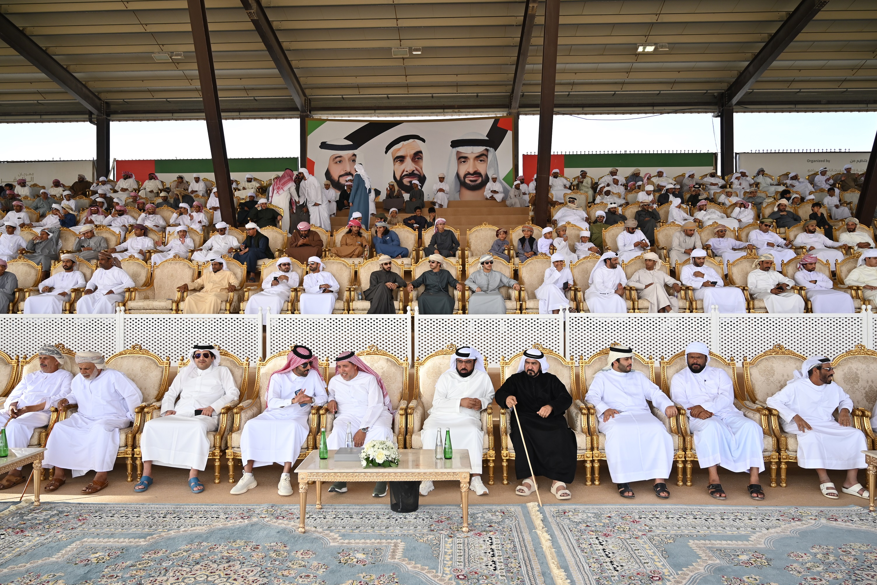 مهرجان الظفرة بيومه السابع يتوج الفائزين بمزاينة الإبل