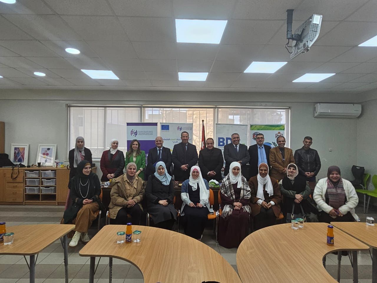 توقيع اتفاقيات منح لدعم مشاريع  سيدات في عجلون 