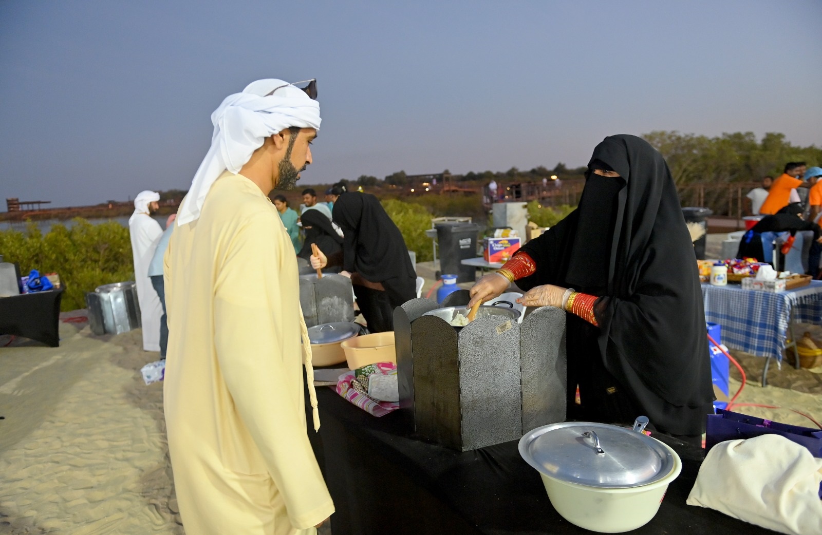 فن الطبخ الإماراتي.. حضور متميز في مهرجان الظفرة البحري