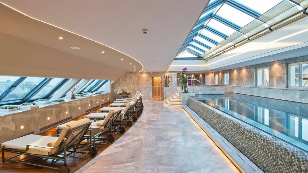 فورسيزونز تحتفي بريادتها المستمرة لجوائز دليل فوربس للسفر من فئة الخمس نجوم