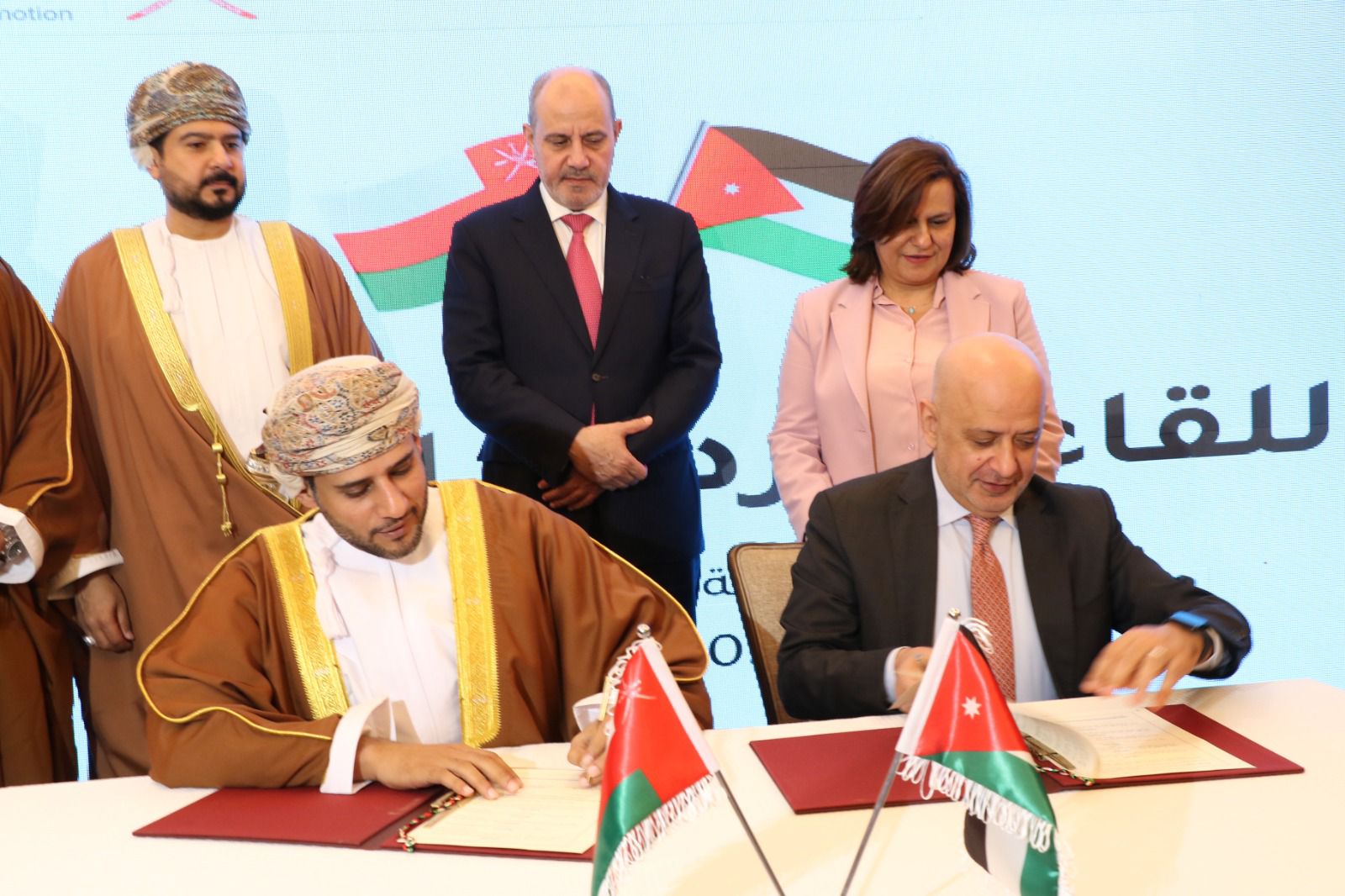توقيع مذكرات تفاهم لتعزيز التعاون الاستثماري والتجاري بين الأردن وعُمان