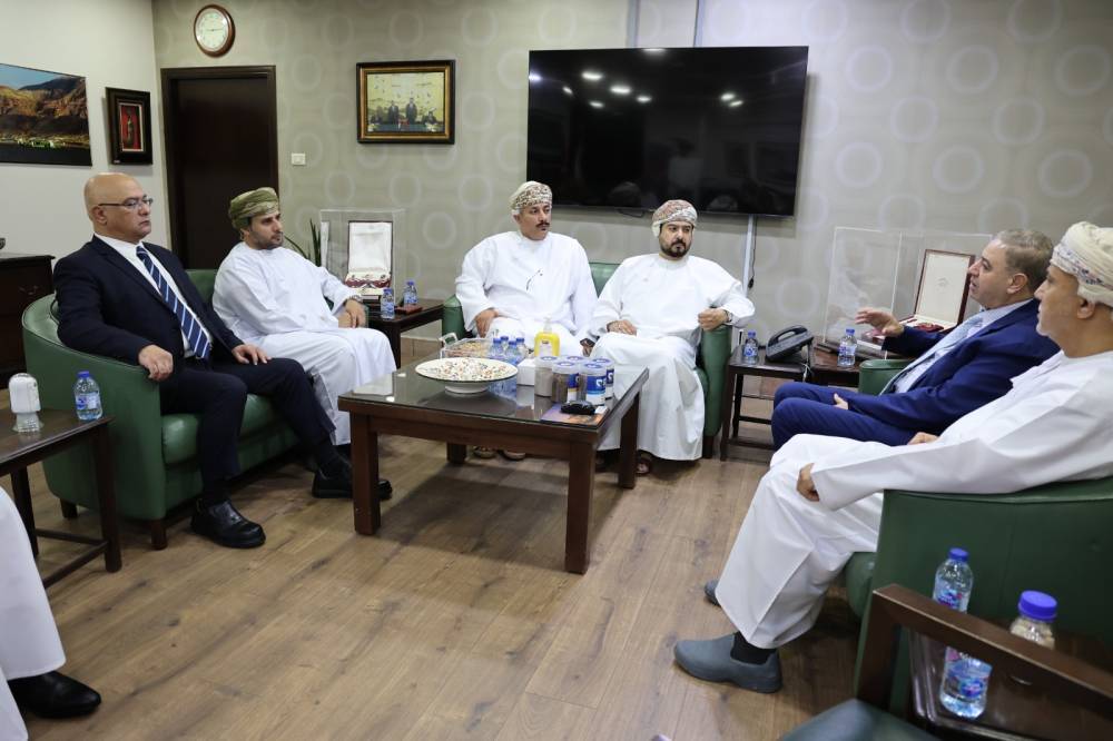 شركة البوتاس العربية ووزارة التجارة والصناعة وترويج الاستثمار في سلطنة عُمان تبحثان تعزيز الفرص الاستثمارية والتكاملية المستقبلية في قطاعي الأسمدة والتعدين 