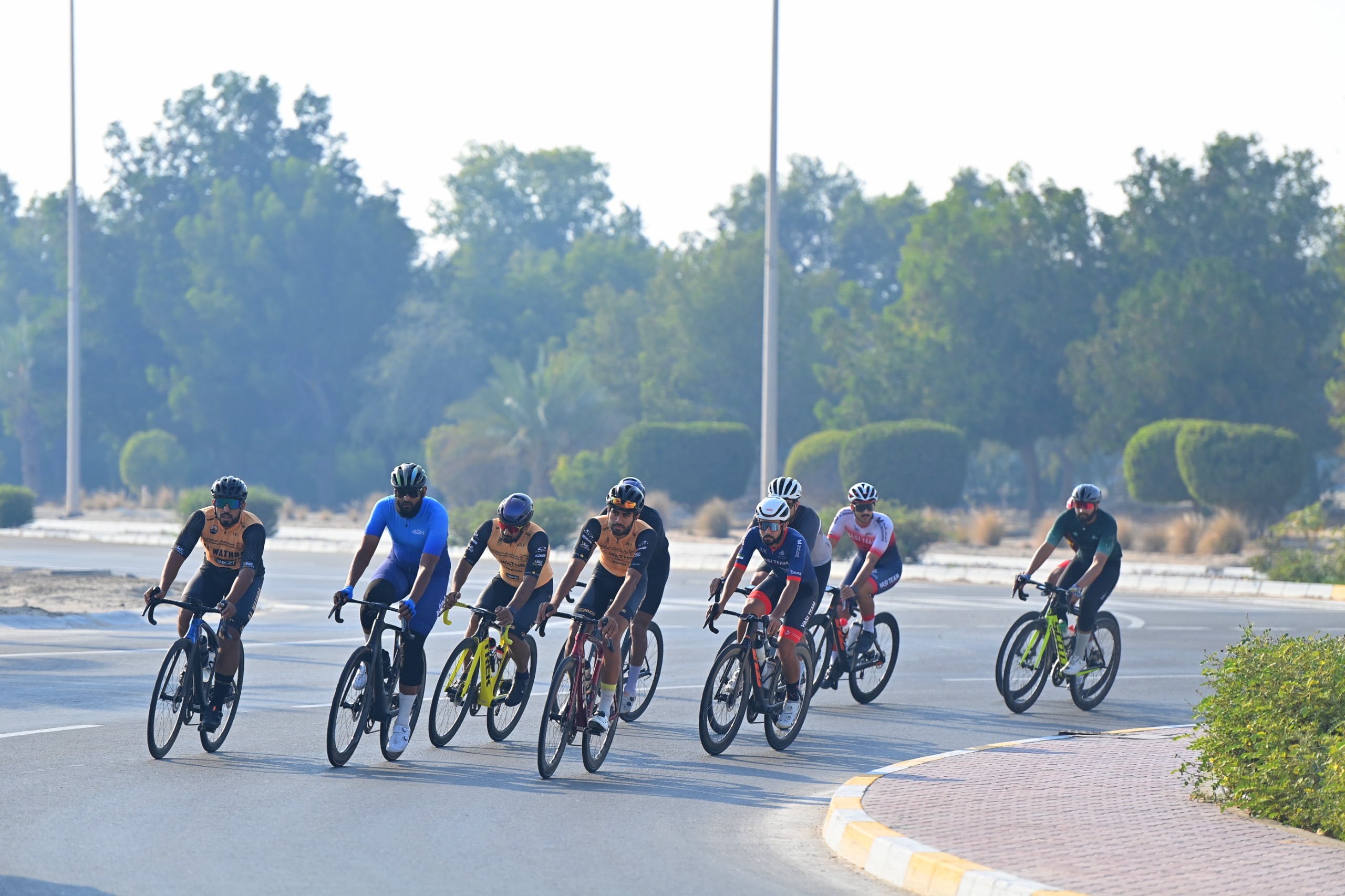 مهرجان الظفرة البحري يتوج الفائزين فيالطائرة الشاطية والدراجات الهوائية