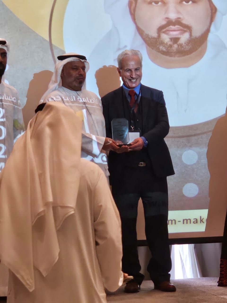 د. محمد وهيب يحصل على جائزة الوسام الخاص من جوائز الملهمين العرب لعام 2024 بدبي
