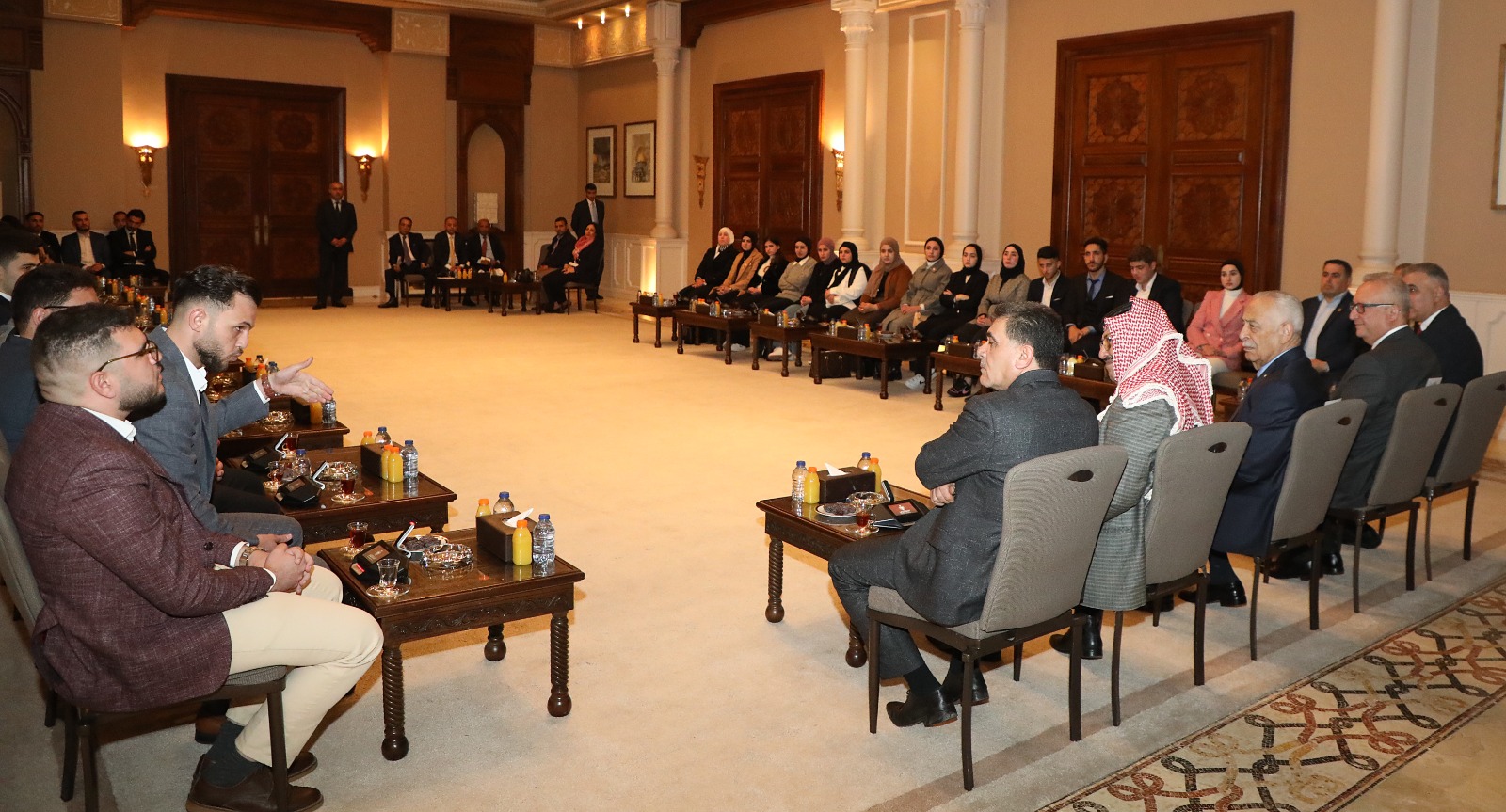 رئيس الديوان الملكي الهاشمي يلتقي وفدا من جامعة اليرموك