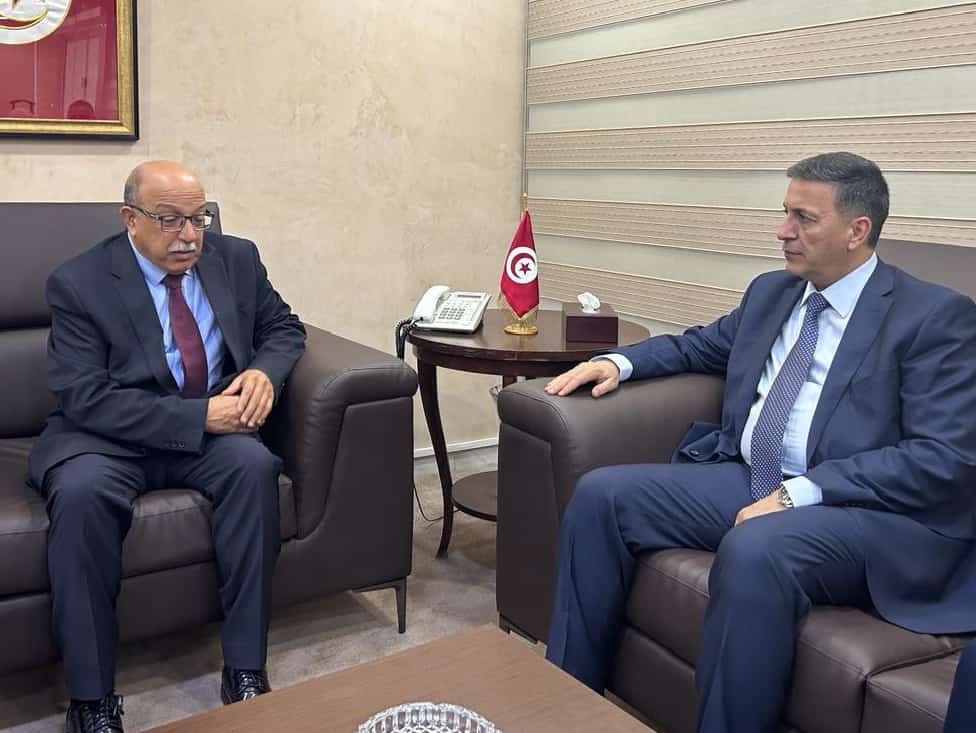 وزير التشغيل التونسي والسفير الأردني يبحثان تطوير مجالات التعاون المشترك
