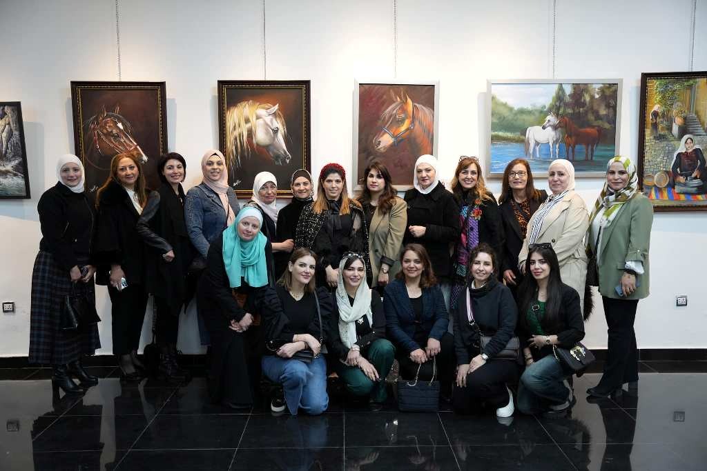 رئيس جامعة عمان الأهلية يفتتح معرض Art Hub للفنون الجميلة ... صور