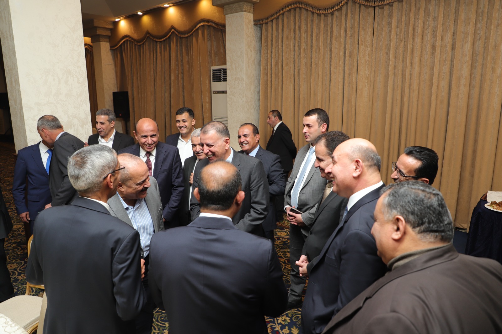 وزير الداخلية مازن الفراية يقيم مأدبة إفطار لوزراء الداخلية السابقين والمحافظين السابقين 