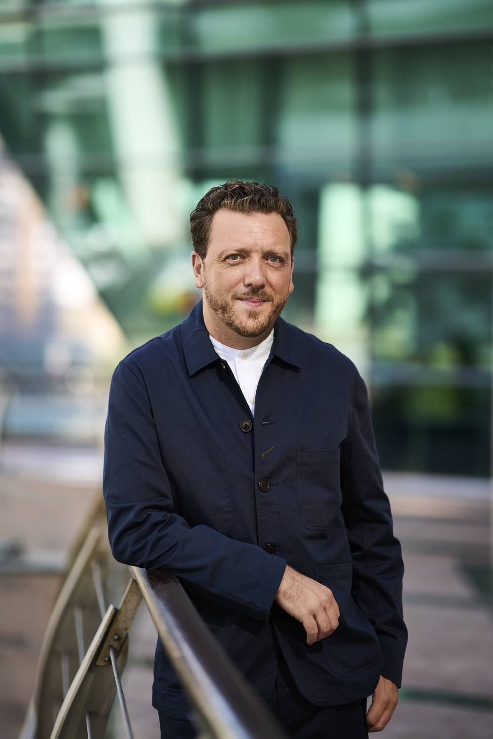 دراسة عن شركة لايك ديجيتال وشركائها تناولت استخدام الذكاء الاصطناعي وتقنية سلسلة الكتل لإعادة تشكيل الأزياء الفاخرة