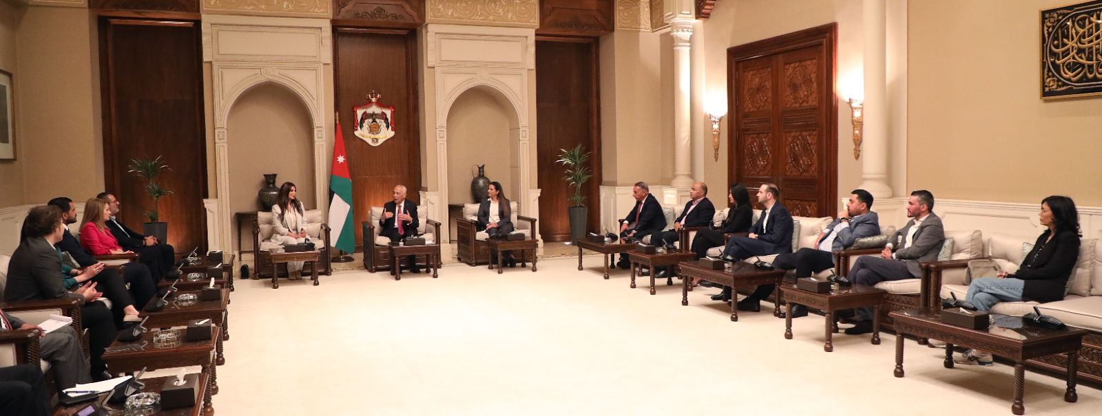رئيس الديوان الملكي الهاشمي يلتقي إعلاميين ونشطاء تواصل اجتماعي