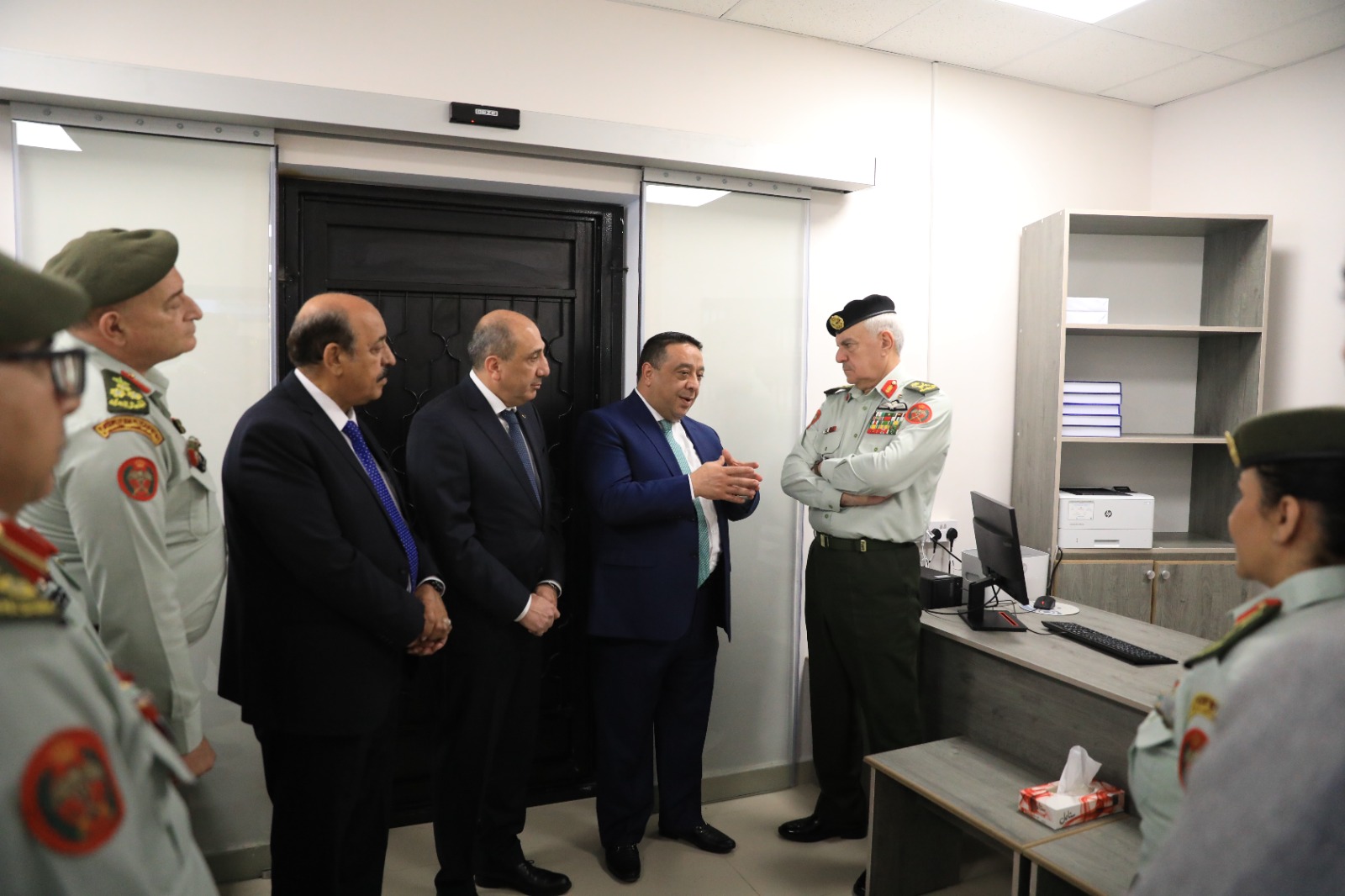 الخدمات الطبية الملكية تطلق خدمة توصيل أدوية الأمراض المزمنة لمراجعي مستشفيات مدينة الحسين الطبية مع البريد الأردني وشركة الحوسبة الصحية