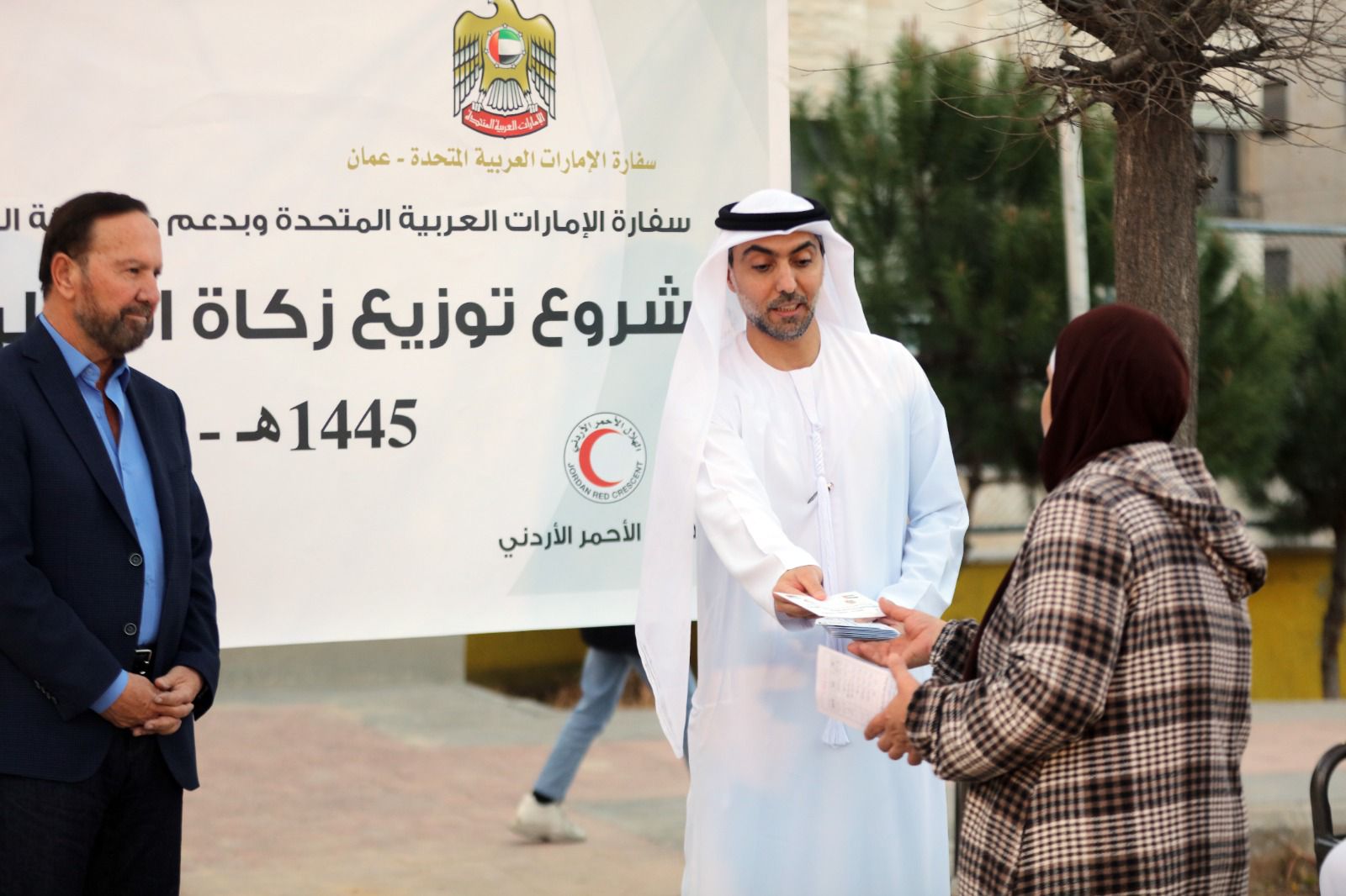 سفارة الإمارات في الأردن تنفذ مشروع زكاة فطر المقدم من الهلال الاحمر الاماراتي