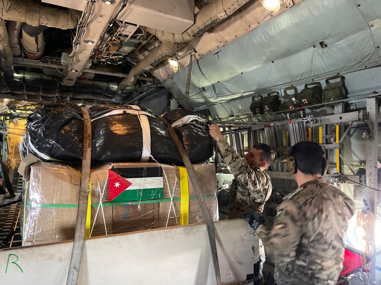 القوات المسلحة الأردنية تنفذ 5 إنزالات جوية بمشاركة دولية