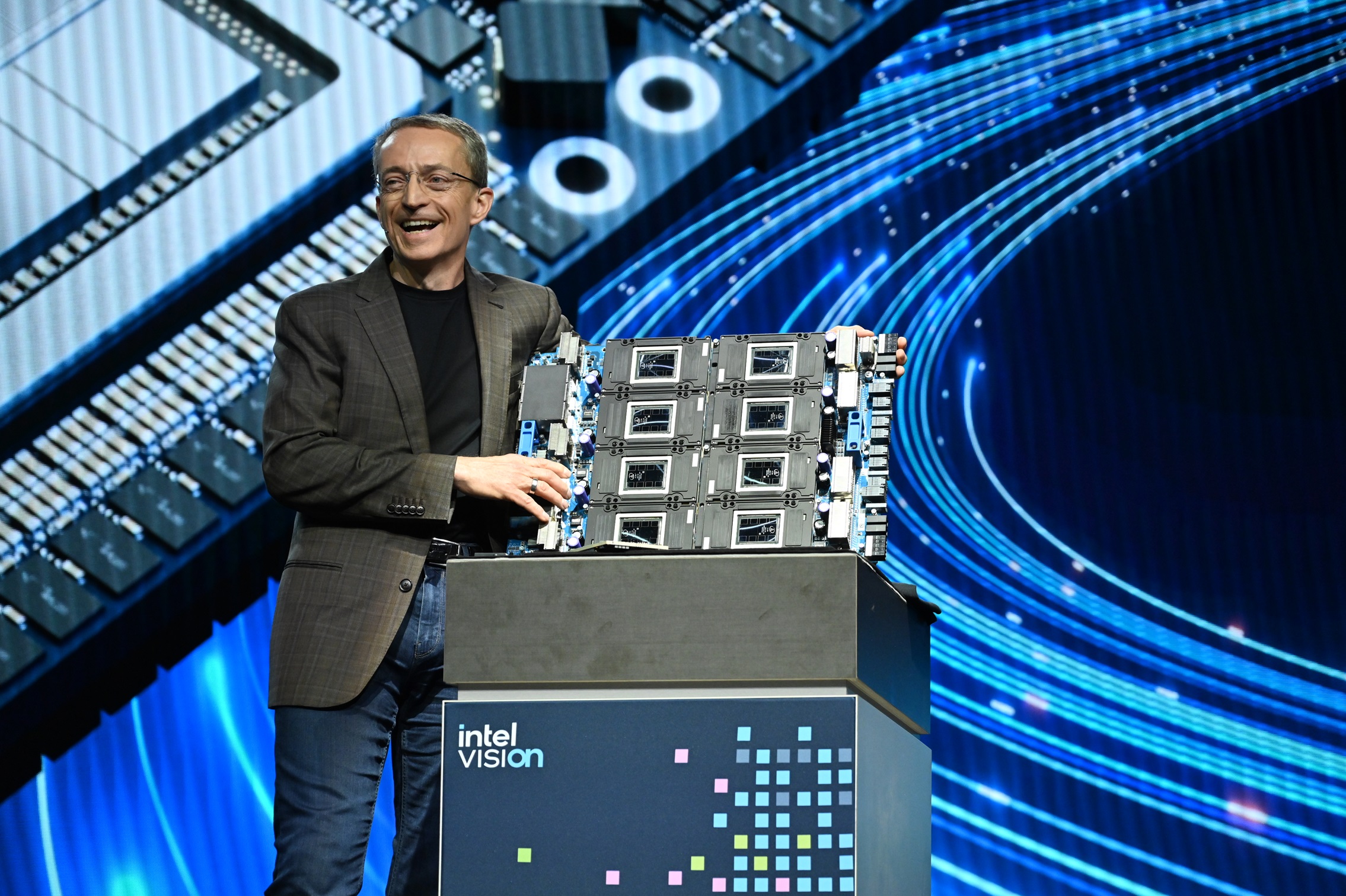 Intel تطلق العنان للذكاء الاصطناعي المؤسساتي مع مسرع Gaudi 3، واستراتيجية أنظمة الذكاء الاصطناعي المفتوحة، وفوز العملاء الجدد