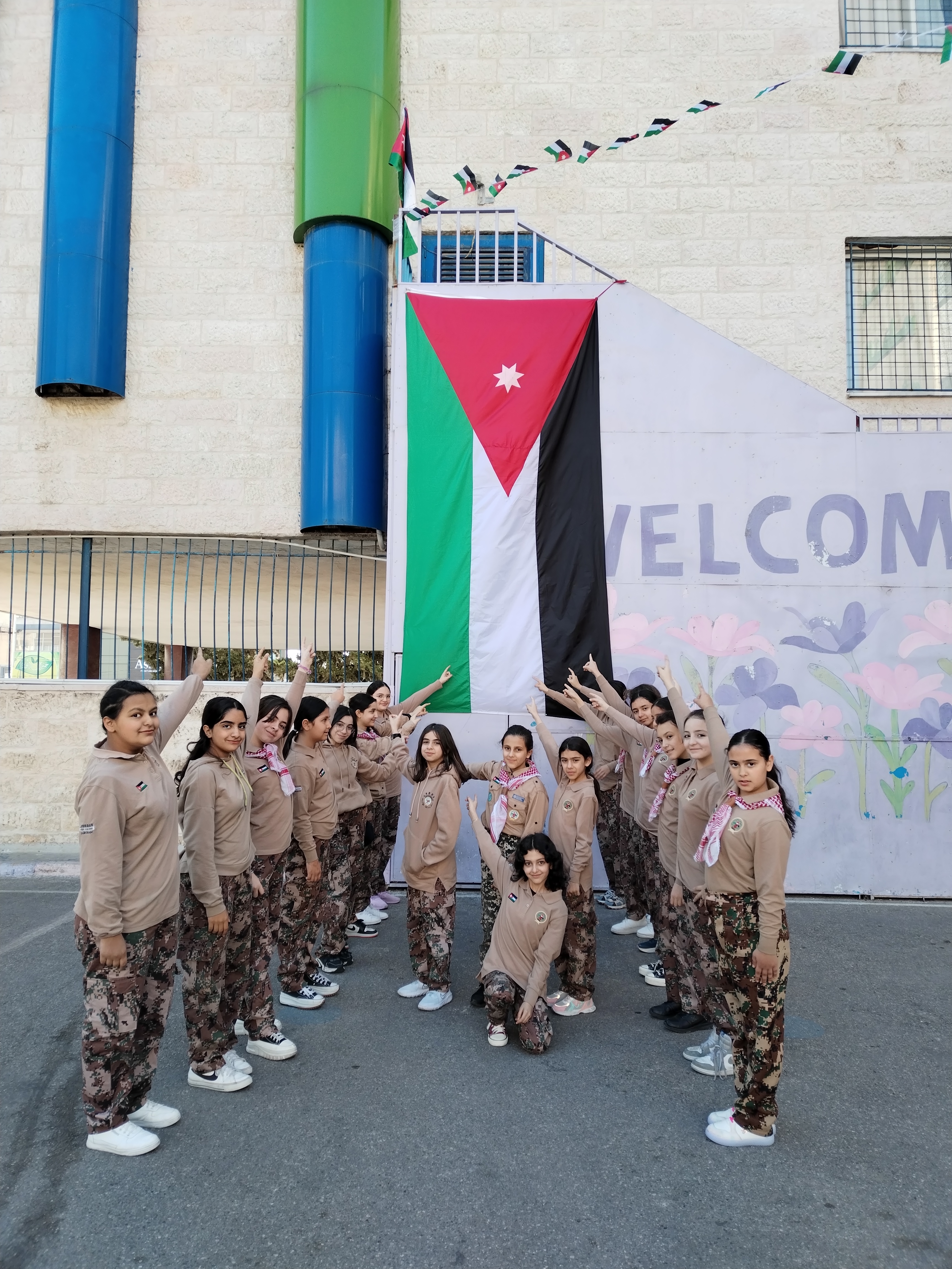 مدارس النظم الحديثة تحتفي بيوم العلم الأردني‎