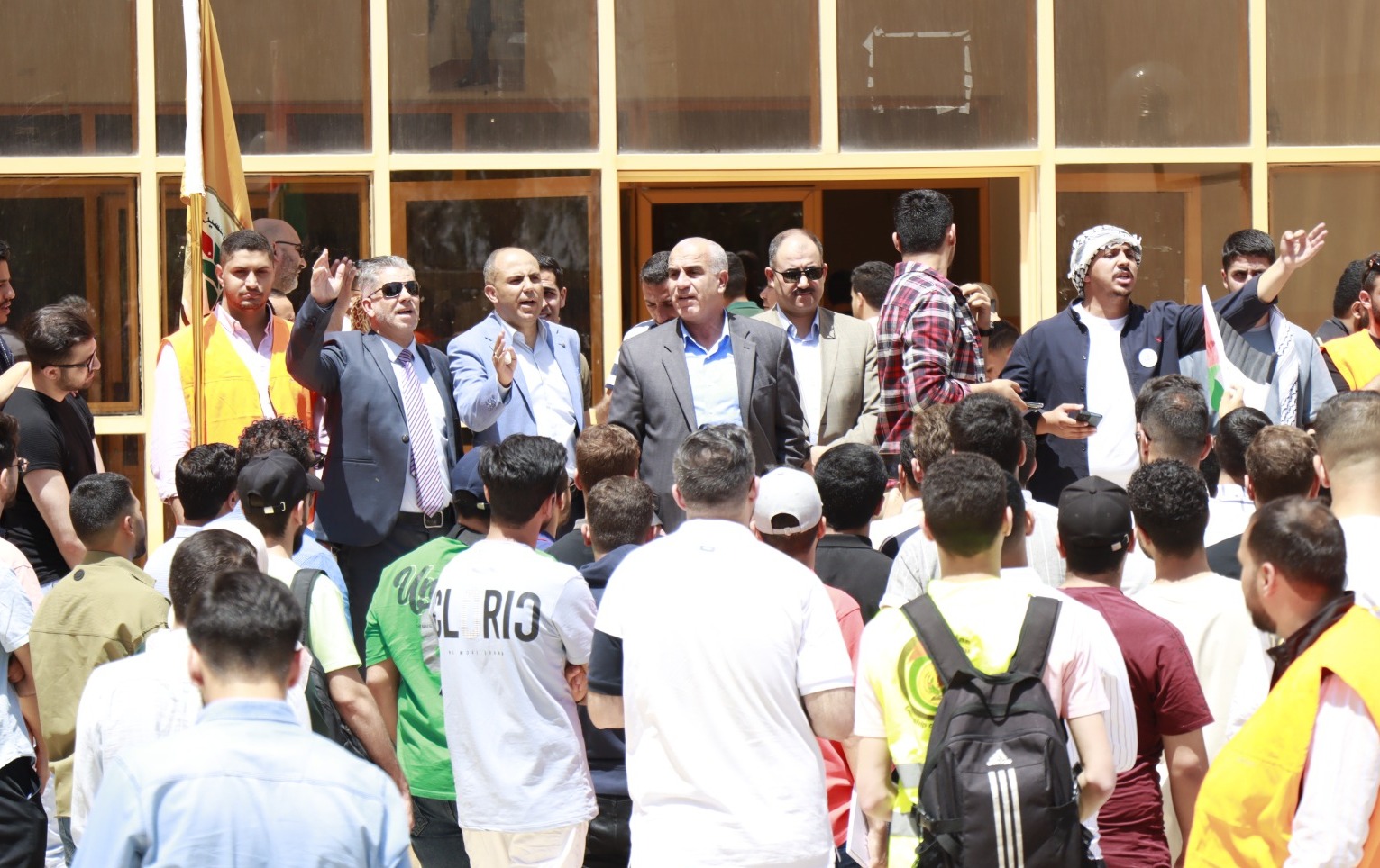 جامعة الحسين بن طلال تنفذ وقفة احتجاجية وتضامنية ضد ممارسات الاحتلال الإسرائيلي في غزة والضفة الغربية.