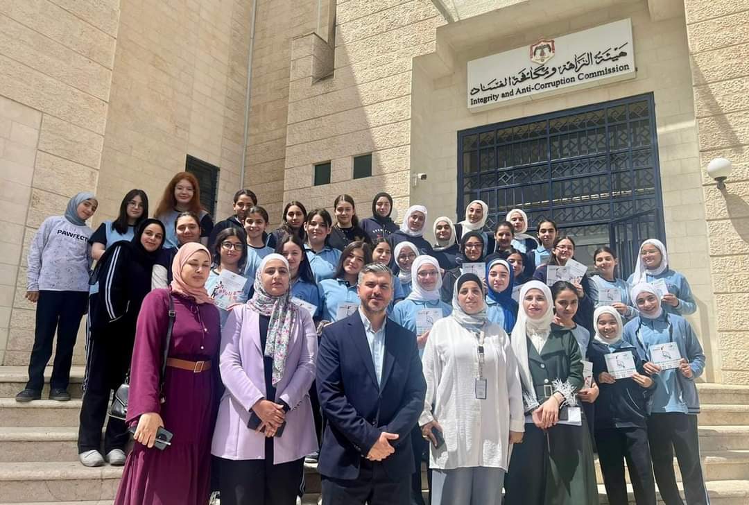 وفدٌ من طالبات مدارس الجامعة الثانية يزور هيئة النزاهة ومكافحة الفساد