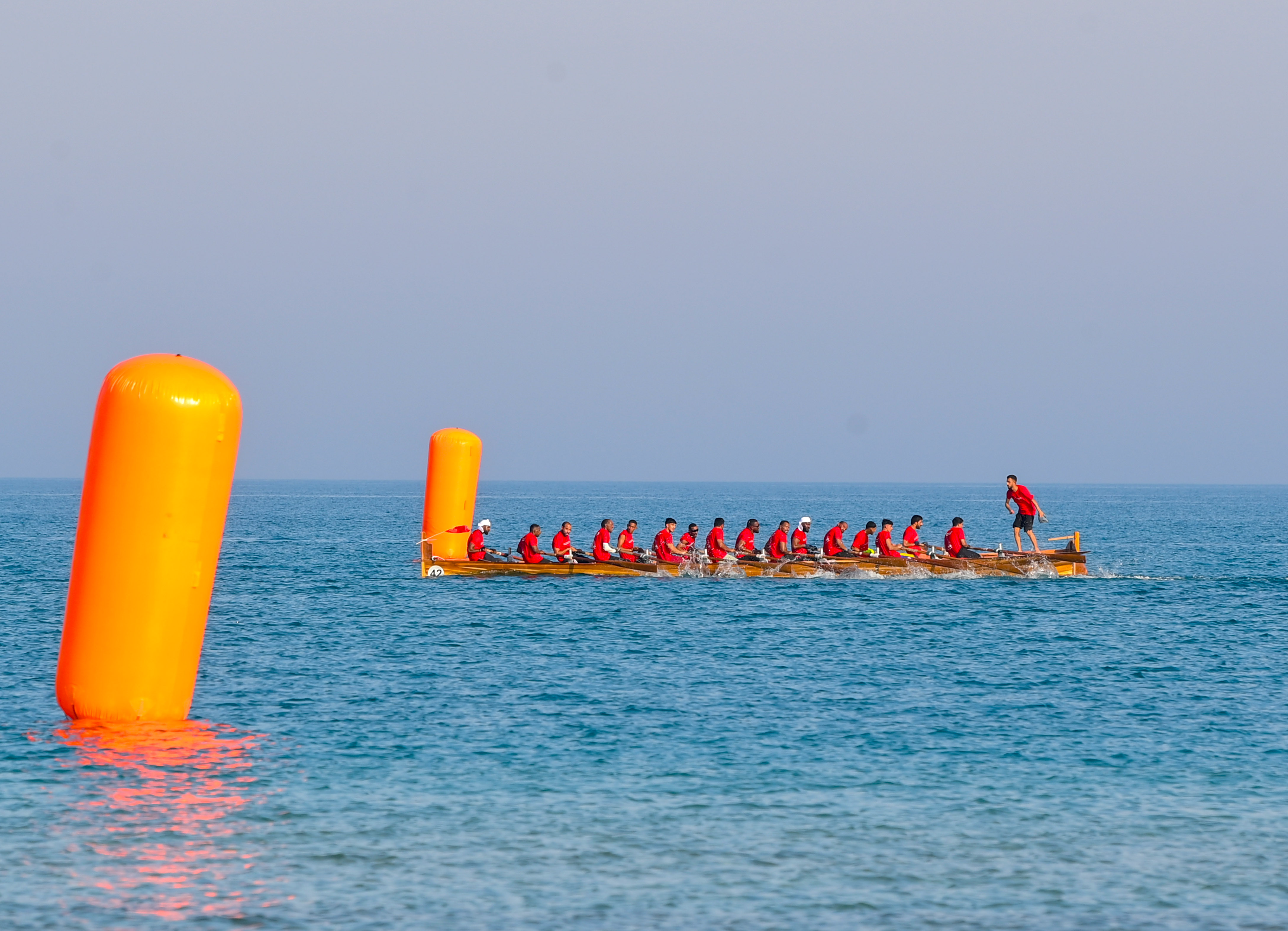  تأهل ثلاثة متسابقين من كل شوط إلى حصباة دلما اختتام المرحلة الأولى من سباق دلما لقوارب التجديف التراثية 