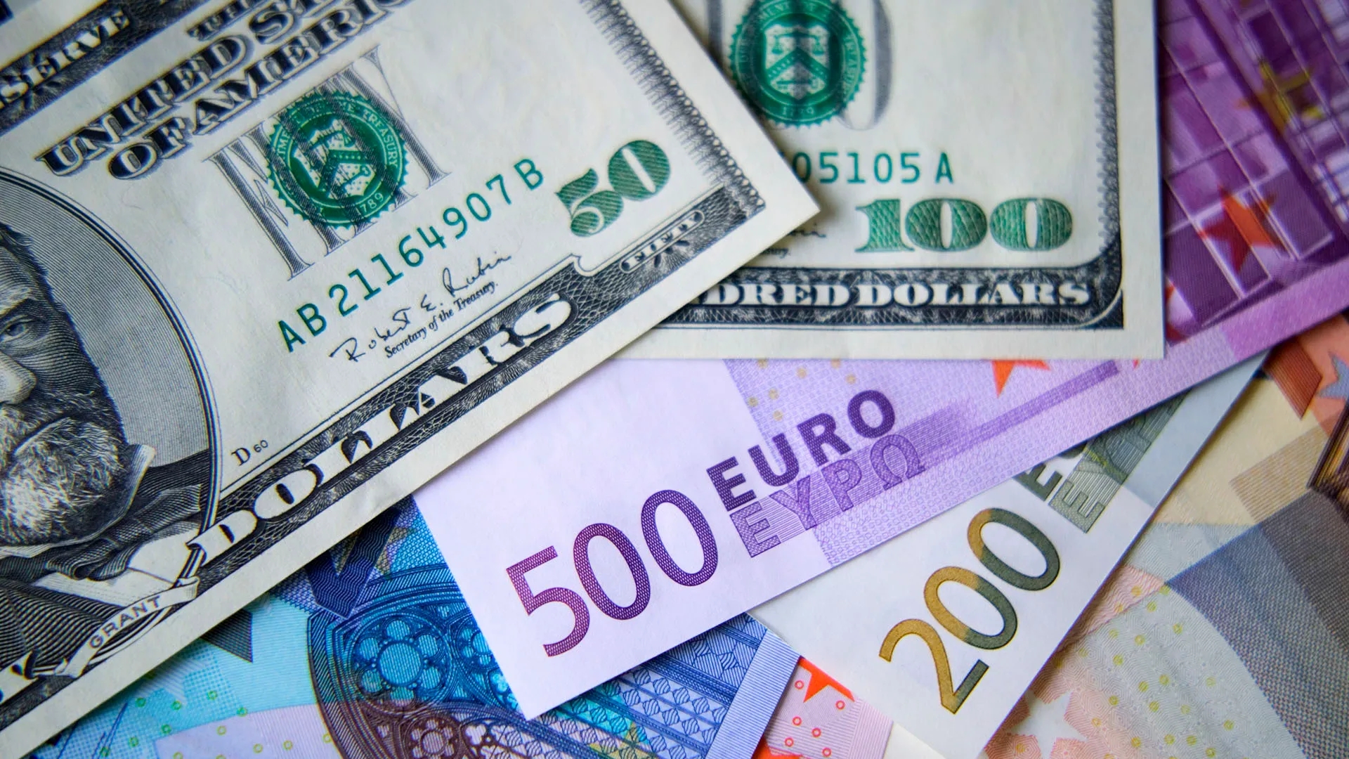 صعود الدولار وتراجع الين واستقرار اليورو 