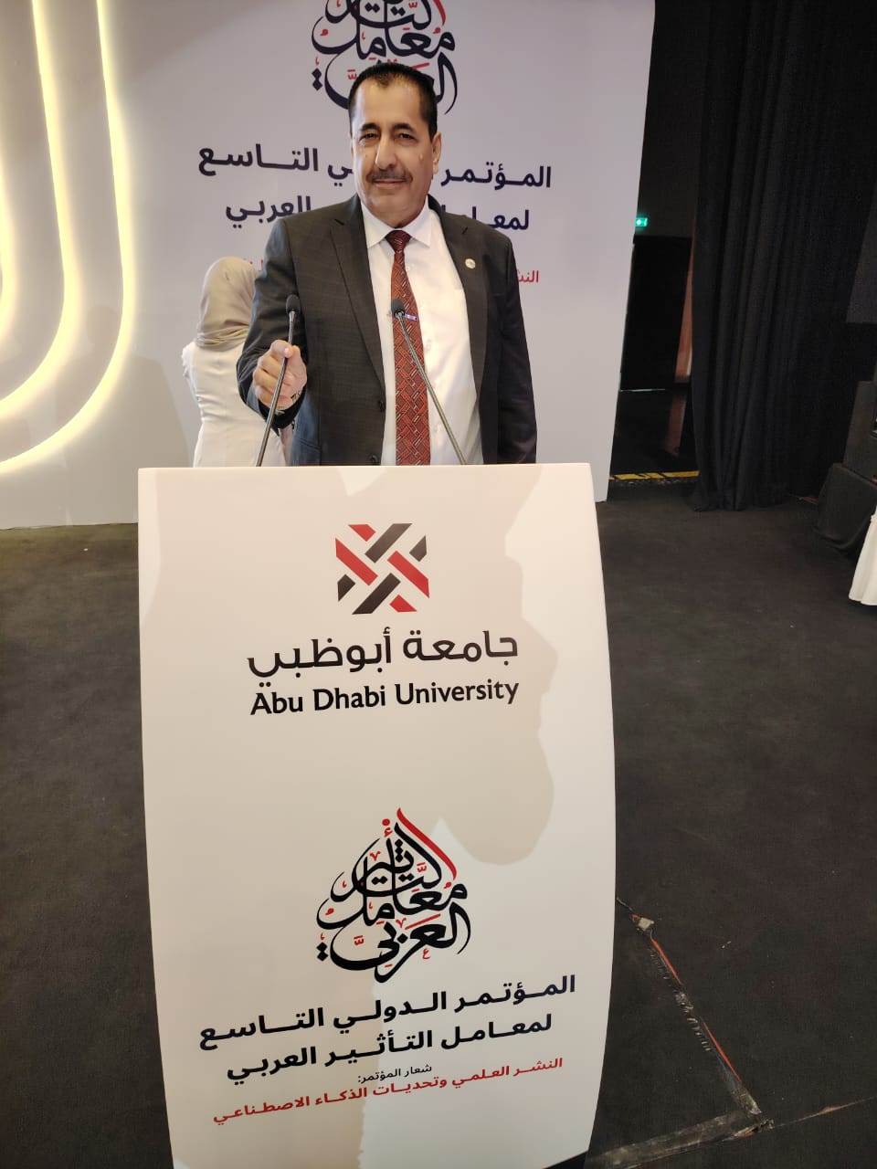 الدكتور شكري المراشدة الشخصية البارزة للعام ٢٠٢٤ في مؤتمر معامل التأثير العربي التاسع في أبو ظبي