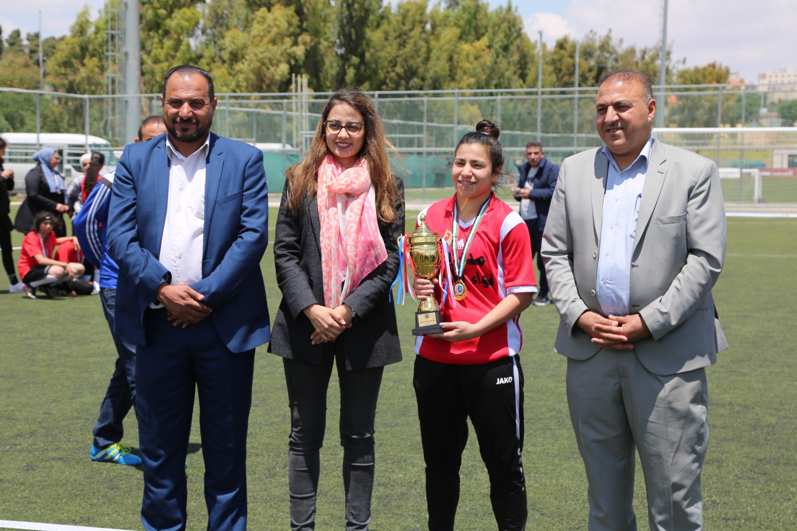 امين عام وزارة التربية يتوج تربية لواء الجامعة بطلاً للدورة الرياضية المدرسية