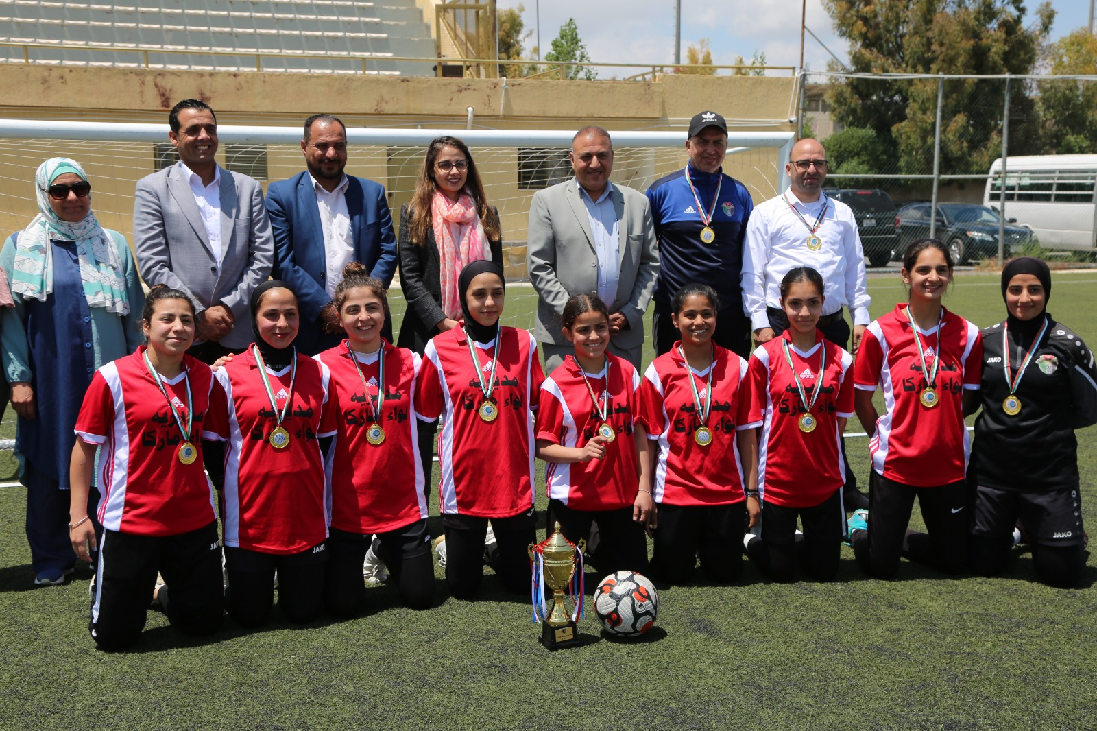 امين عام وزارة التربية يتوج تربية لواء الجامعة بطلاً للدورة الرياضية المدرسية