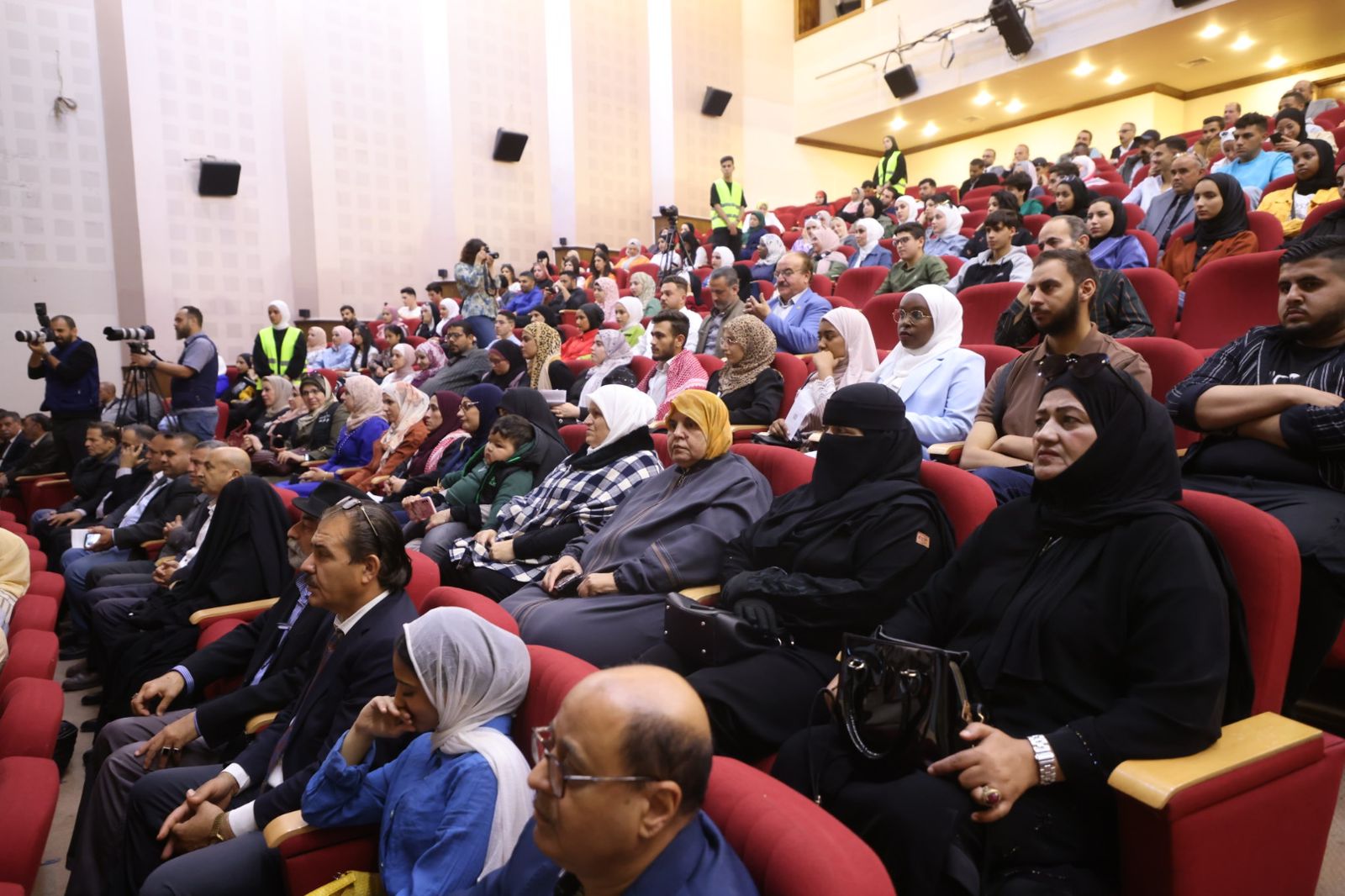 وزير الشباب يطلق اللقاءات التعريفية بجائزة الحسين بن عبدالله الثاني للعمل التطوعي في دورتها الثانية.