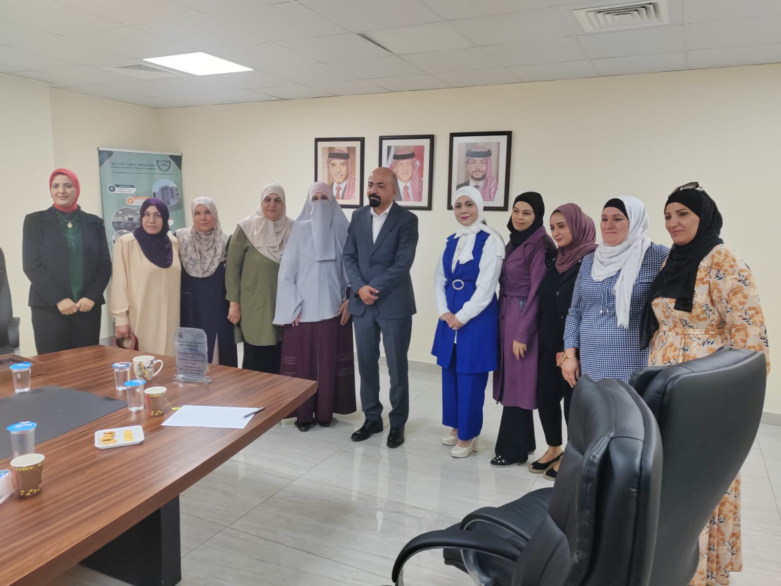 عميد الكلية الجامعية الوطنية للتكنولوجيا يستقبل وفد نساء شرق عمان مهنئا