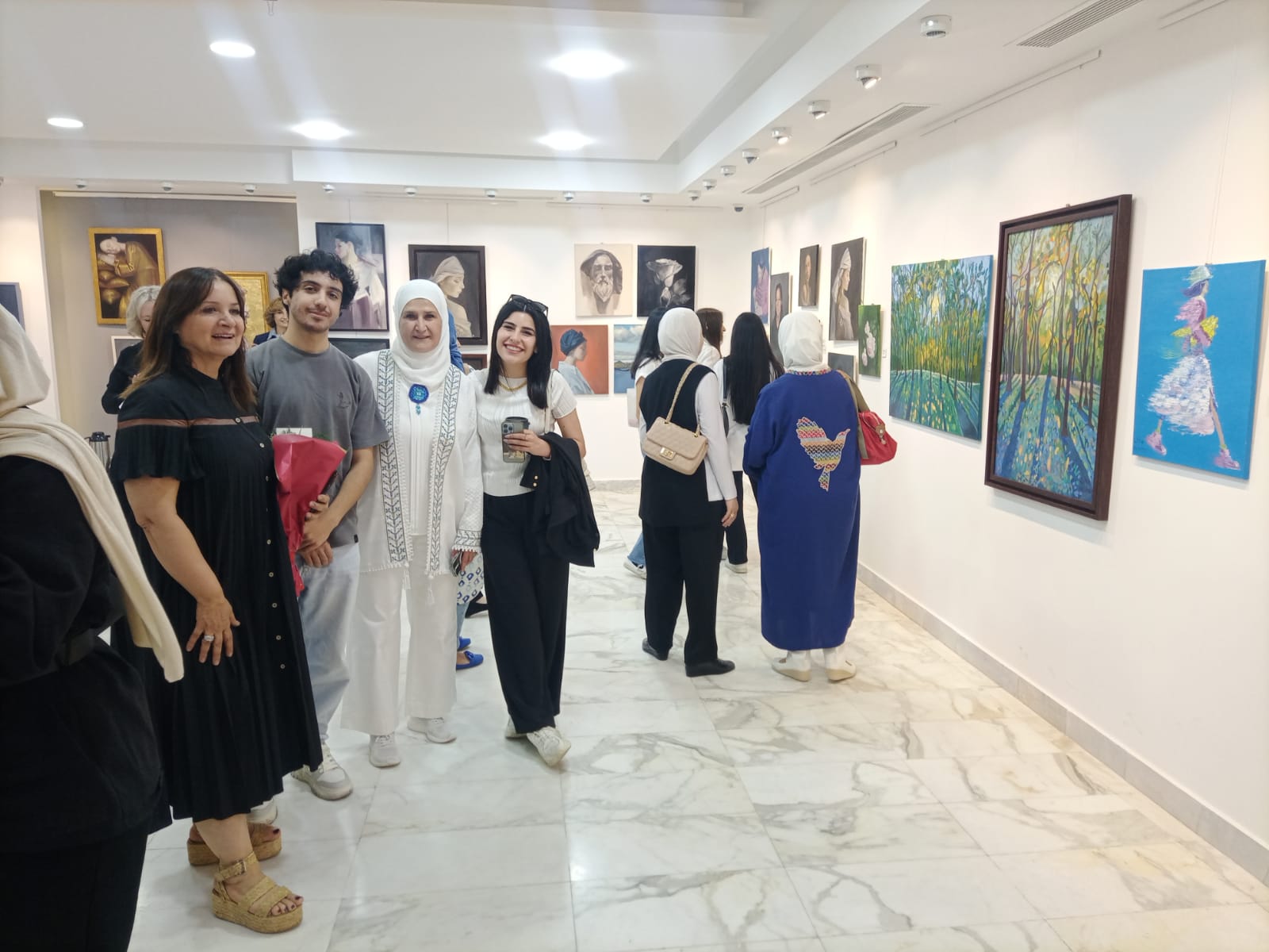 معرضا فنيا للطلبة الموهوبين في جالري جودار
