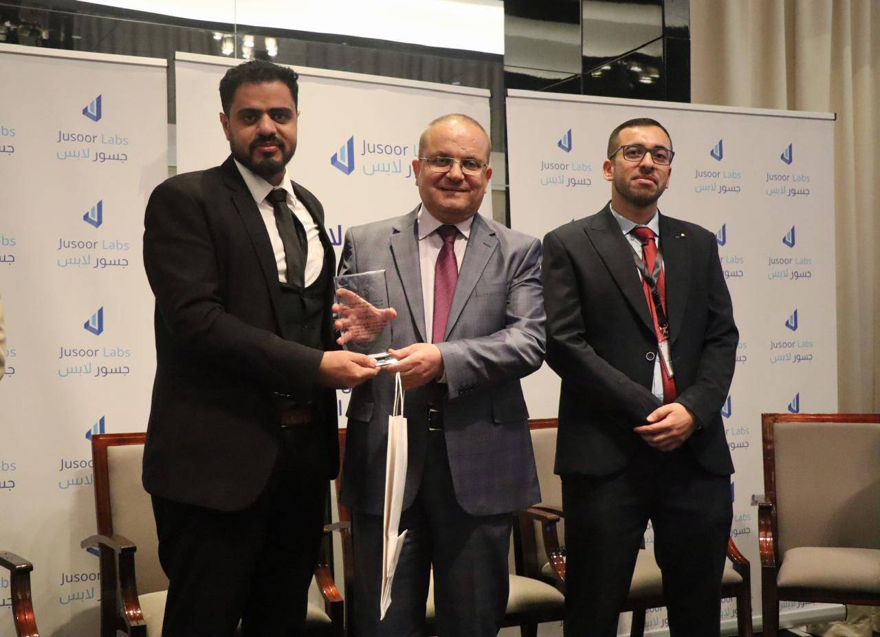 عبيدات يرعى مؤتمر جسور لابس: المختبرات الافتراضية وإطلاق تطبيقها الذكي