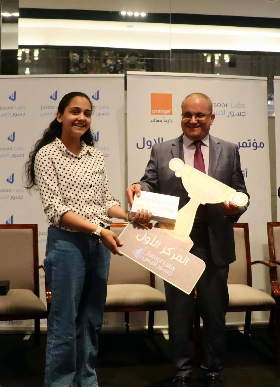 عبيدات يرعى مؤتمر جسور لابس: المختبرات الافتراضية وإطلاق تطبيقها الذكي