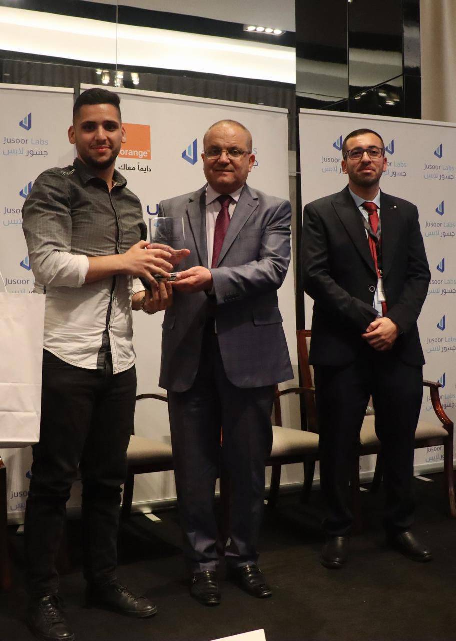 عبيدات يرعى مؤتمر جسور لابس: المختبرات الافتراضية وإطلاق تطبيقها الذكي