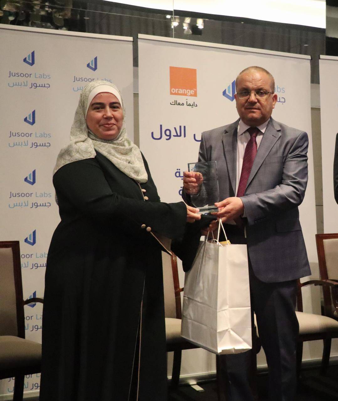 عبيدات يرعى مؤتمر جسور لابس: المختبرات الافتراضية وإطلاق تطبيقها الذكي