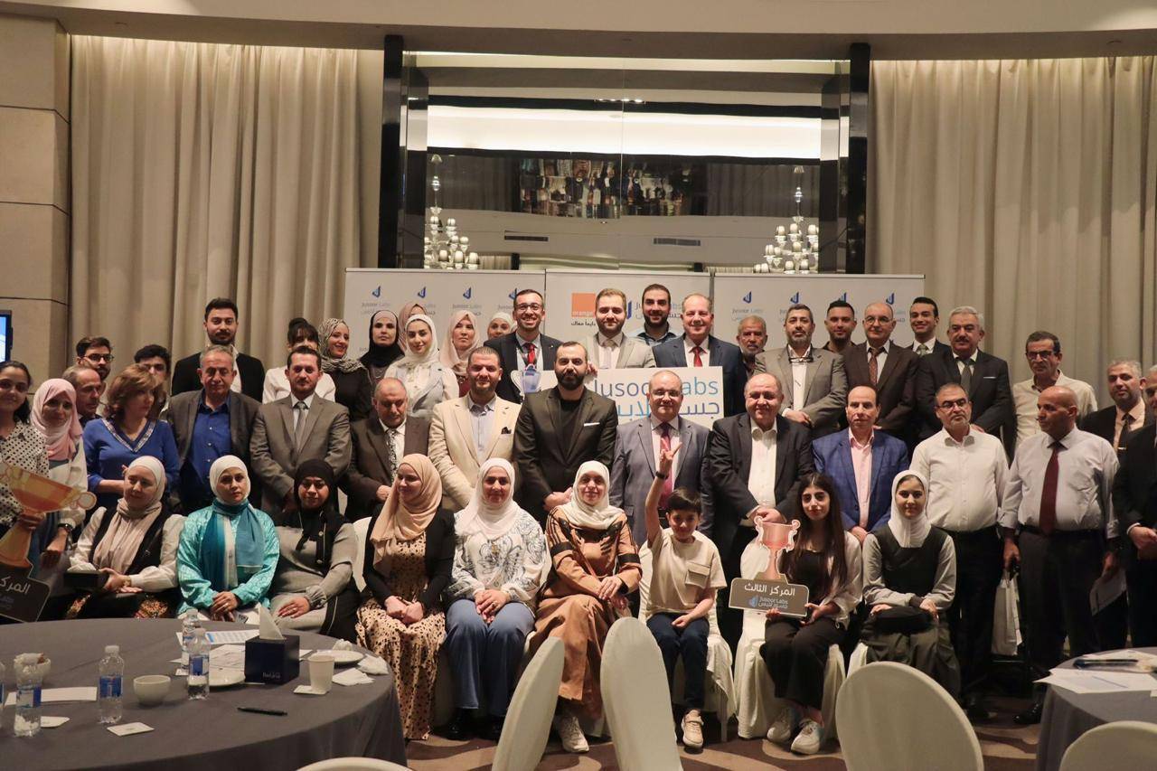 عبيدات يرعى مؤتمر جسور لابس: المختبرات الافتراضية وإطلاق تطبيقها الذكي