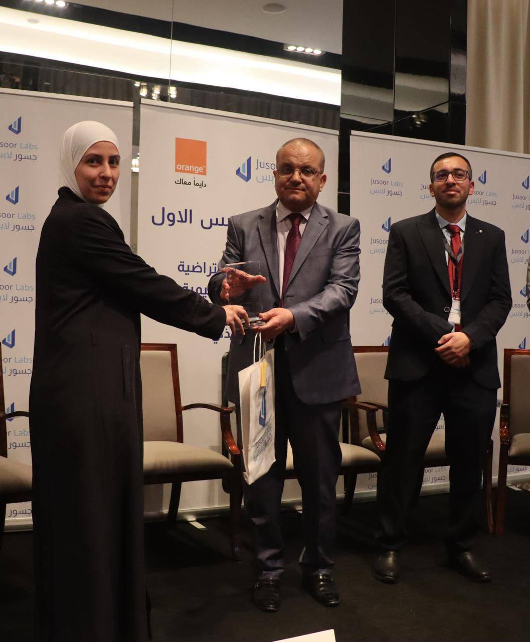 عبيدات يرعى مؤتمر جسور لابس: المختبرات الافتراضية وإطلاق تطبيقها الذكي