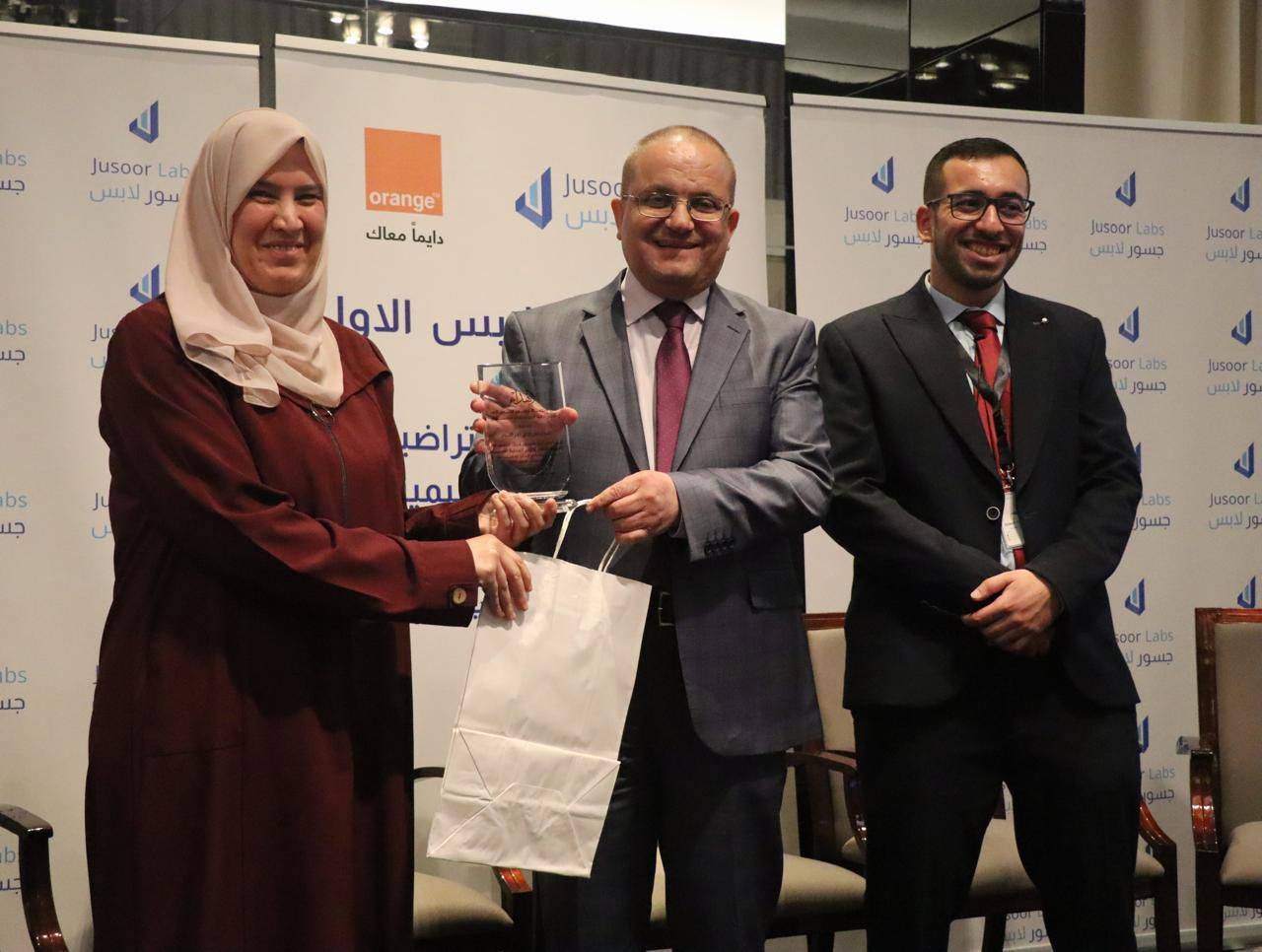 عبيدات يرعى مؤتمر جسور لابس: المختبرات الافتراضية وإطلاق تطبيقها الذكي