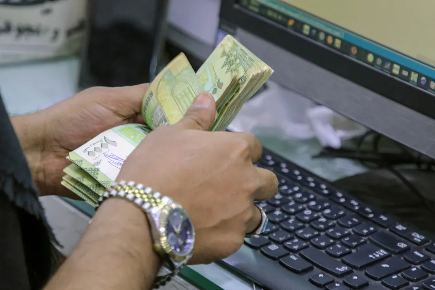 تفاقم أزمات اليمن مع انهيار الريال أمام الدولار في جنوب البلاد