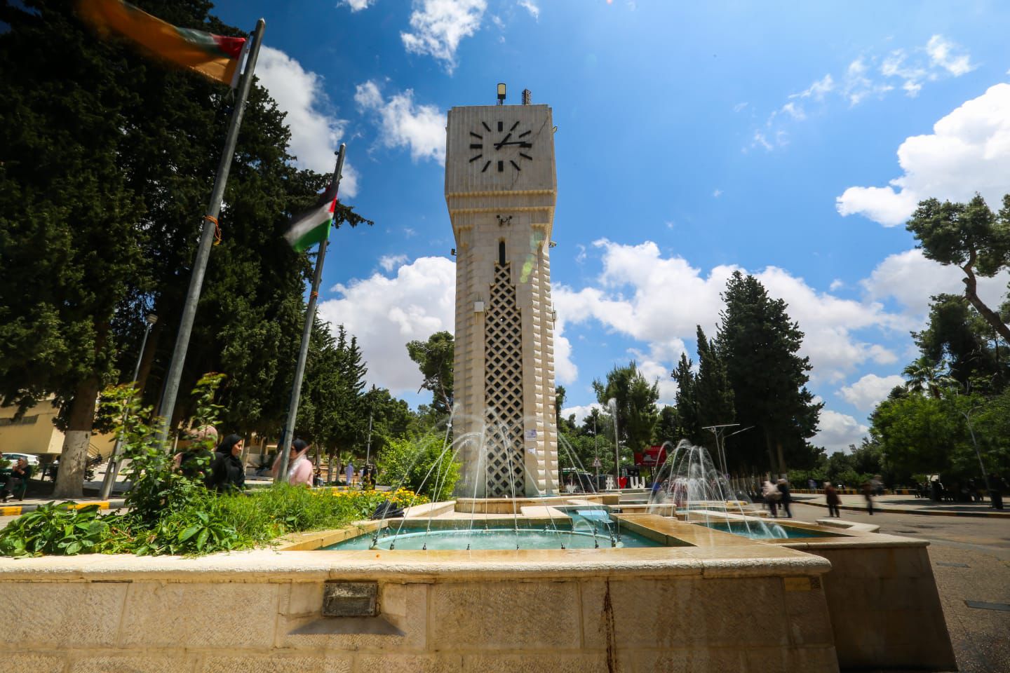 الجامعة الأردنية تعلن التعليم عن بُعد يوم غد الأربعاء لإعادة تجهيز القاعات الدراسية إثر انتخابات مجلس اتحاد الطلبة 2024