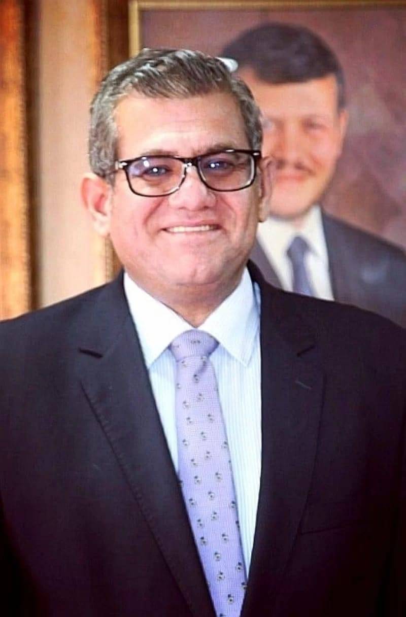 الدكتوراه بامتياز  للخبير الاقتصادي أيمن العدينات