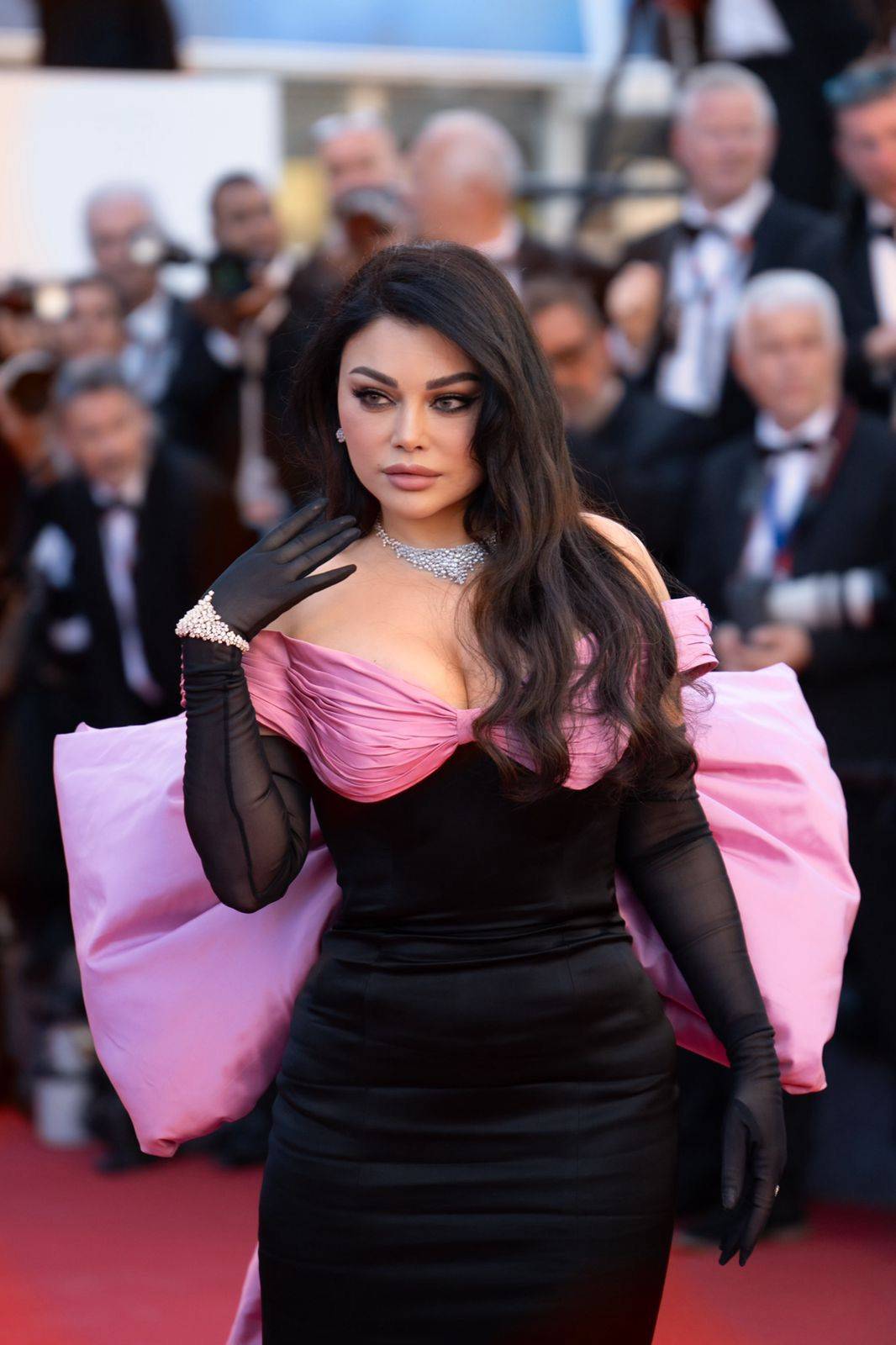 هيفاء وهبي تتصدر محركات البحث بإطلالاتها الساحرة في مهرجان كان السينمائي