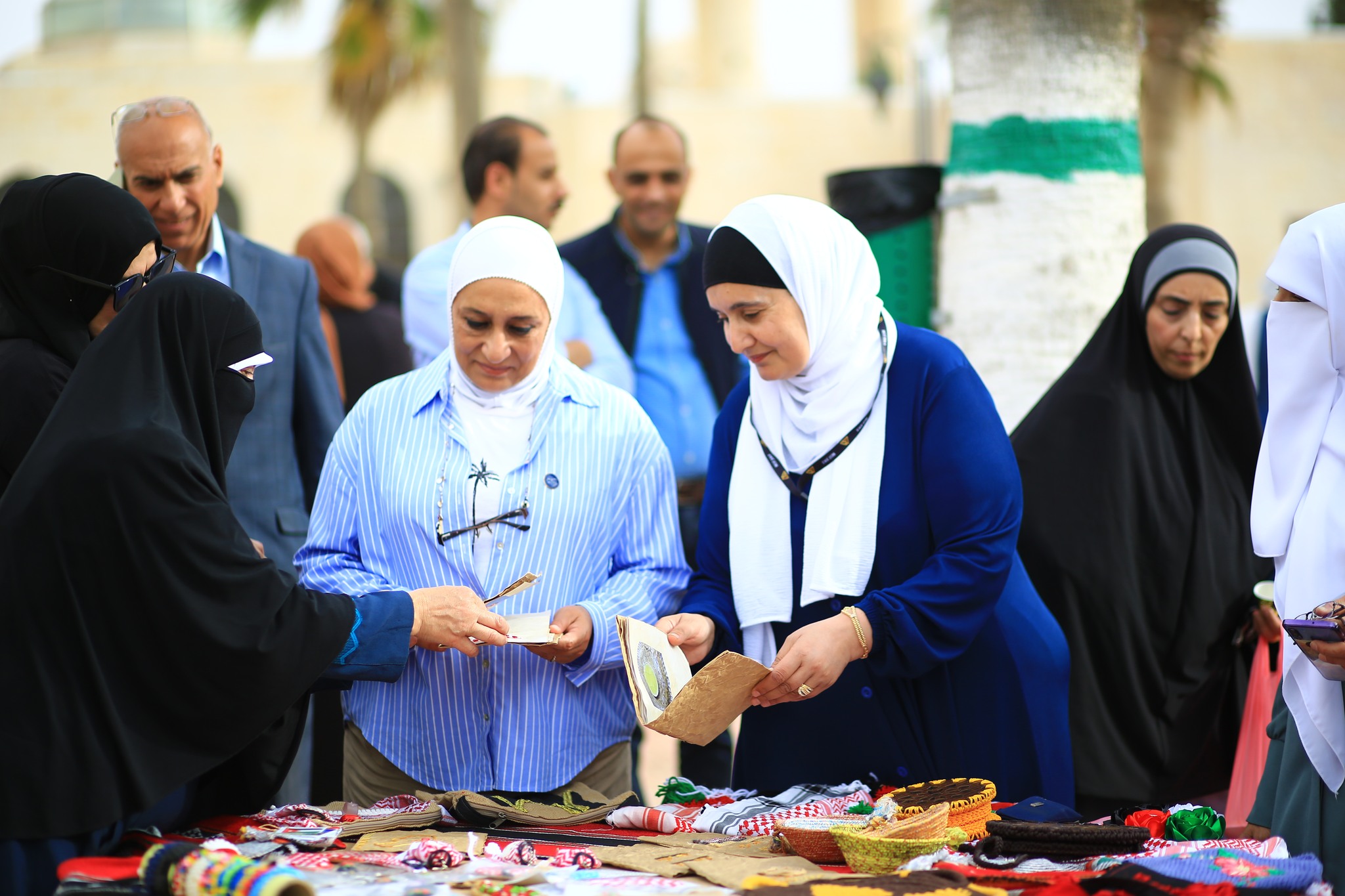 معرض للصناعات الثقافية لسيدات المجتمع  المحلي بالمزار الجنوبي