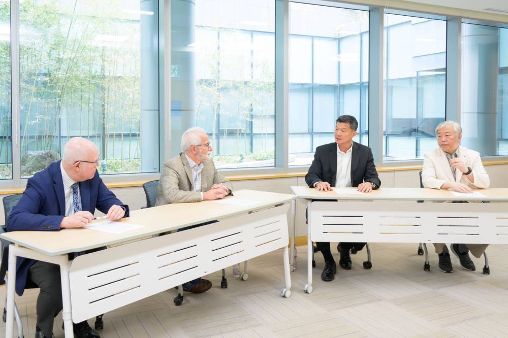 مقابلة  الأجهزة القابلة للارتداء تُعيد تشكيل مستقبل الرعاية الصحية