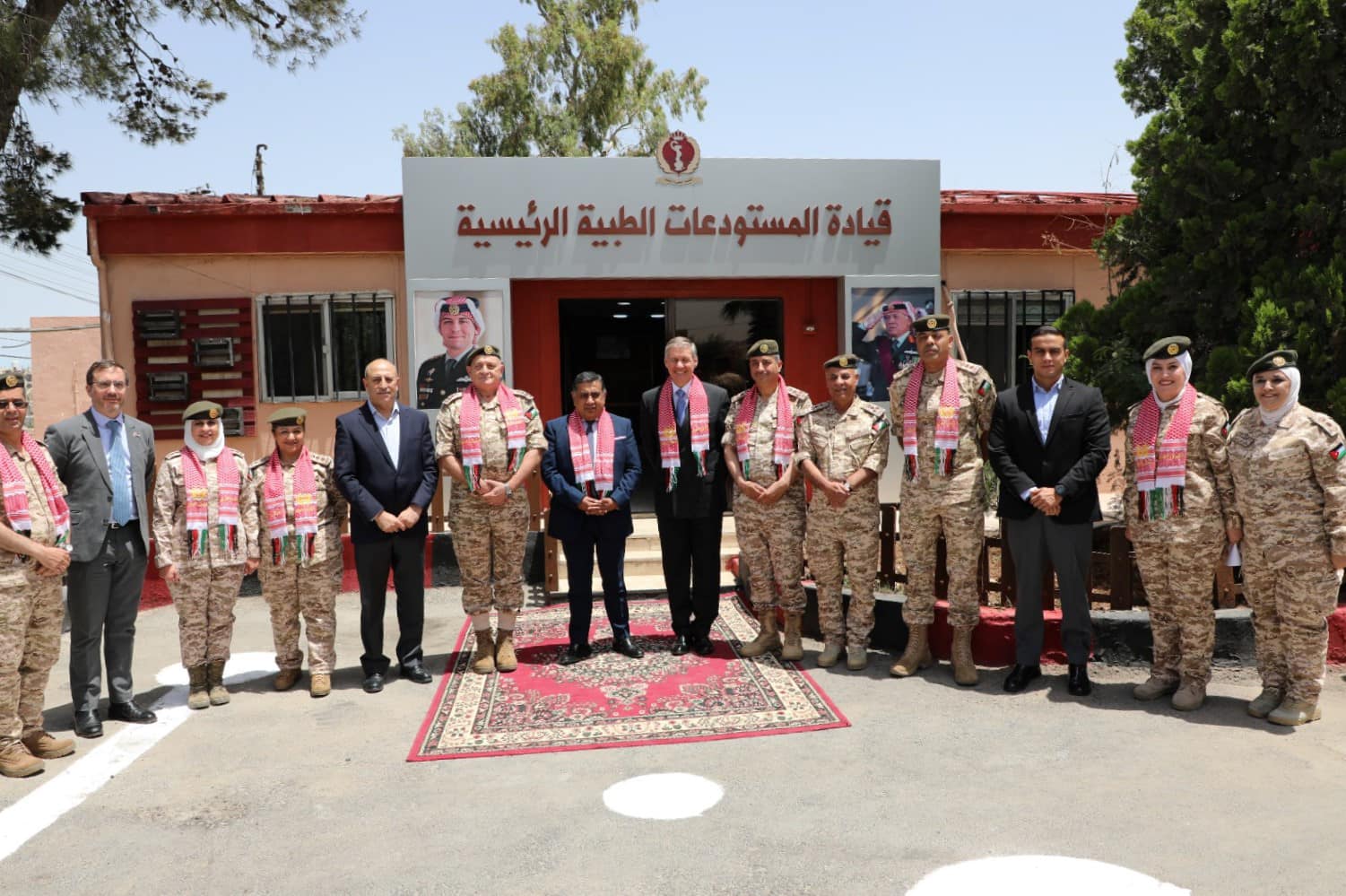 وزير الدولة البريطاني لشؤون الشرق الأوسط وشمال أفريقيا وجنوب آسيا والأمم المتحدة يزور قيادة المستودعات الطبية الرئيسية....