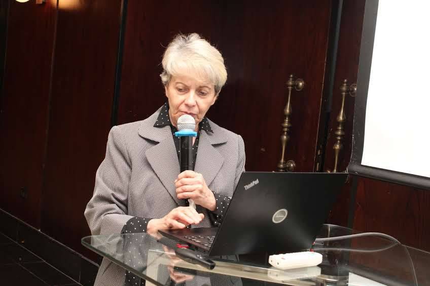 بمناسبة عيد الاستقلال واليوبيل الفضي وتحت رعاية سيدة المئوية فايزة الزعبي مجلة مال واعمال  تكريم نخبة من السيدات الرائدات في المجتمع