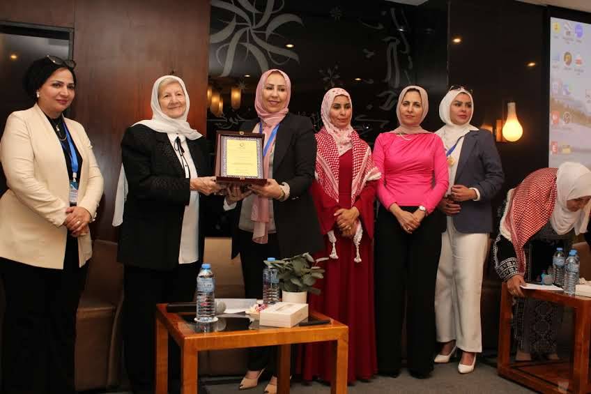 بمناسبة عيد الاستقلال واليوبيل الفضي وتحت رعاية سيدة المئوية فايزة الزعبي مجلة مال واعمال  تكريم نخبة من السيدات الرائدات في المجتمع