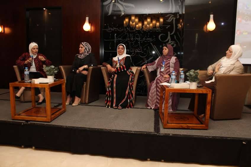 بمناسبة عيد الاستقلال واليوبيل الفضي وتحت رعاية سيدة المئوية فايزة الزعبي مجلة مال واعمال  تكريم نخبة من السيدات الرائدات في المجتمع