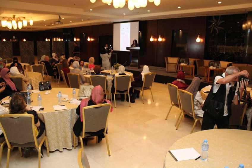 بمناسبة عيد الاستقلال واليوبيل الفضي وتحت رعاية سيدة المئوية فايزة الزعبي مجلة مال واعمال  تكريم نخبة من السيدات الرائدات في المجتمع