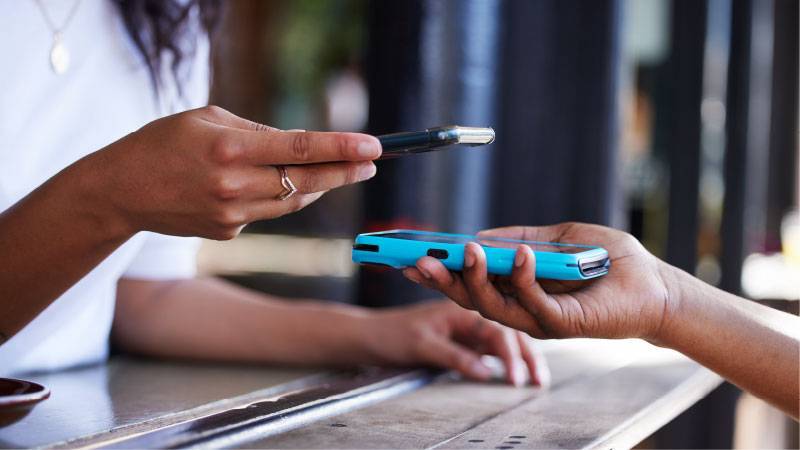 على هامش منتدى Visa للمدفوعات 2024 Visa تعيد ابتكارالبطاقات وتكشف عن منتجات رقمية جديدة