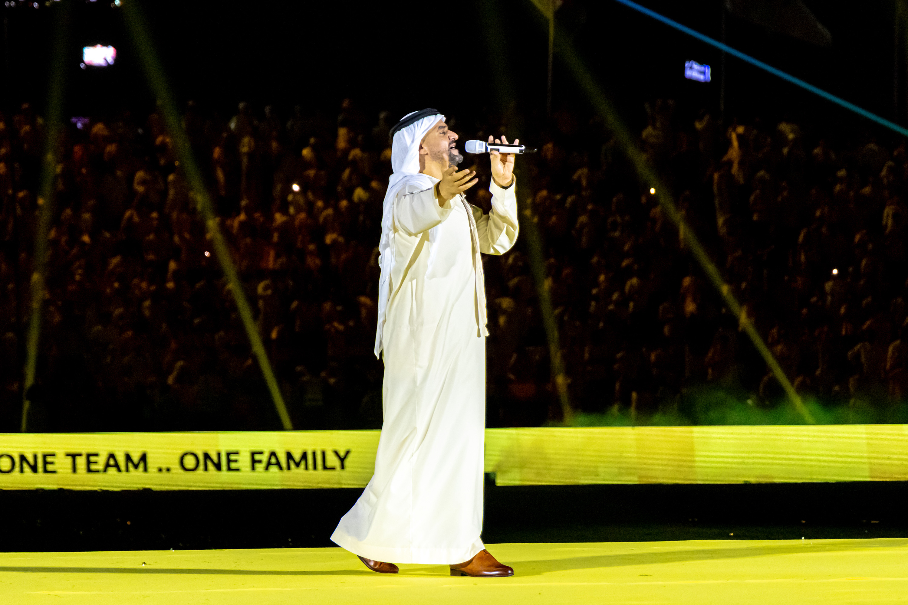 حسين الجسمي يحتفل ويبهج الجماهير بثنائية نادي الوصل الإماراتي الدوري والكأس‎