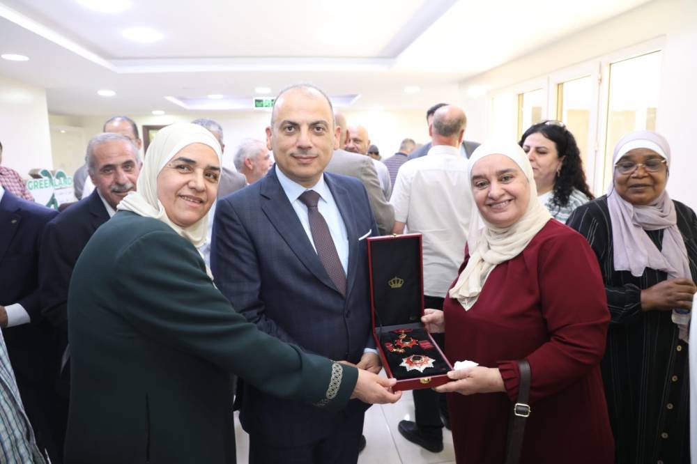 بمناسبة اليوبيل الفضي لتولي جلالة الملك عبدالله الثاني ابن الحسين سلطاته الدستورية   حداد يكرم متقاعدي البحوث الزراعية